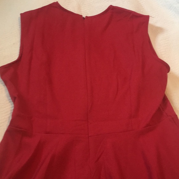 Red dress - Picture 2 of 2